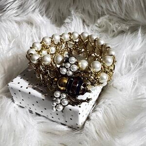 Elegant Gold and Pearl Bracelet